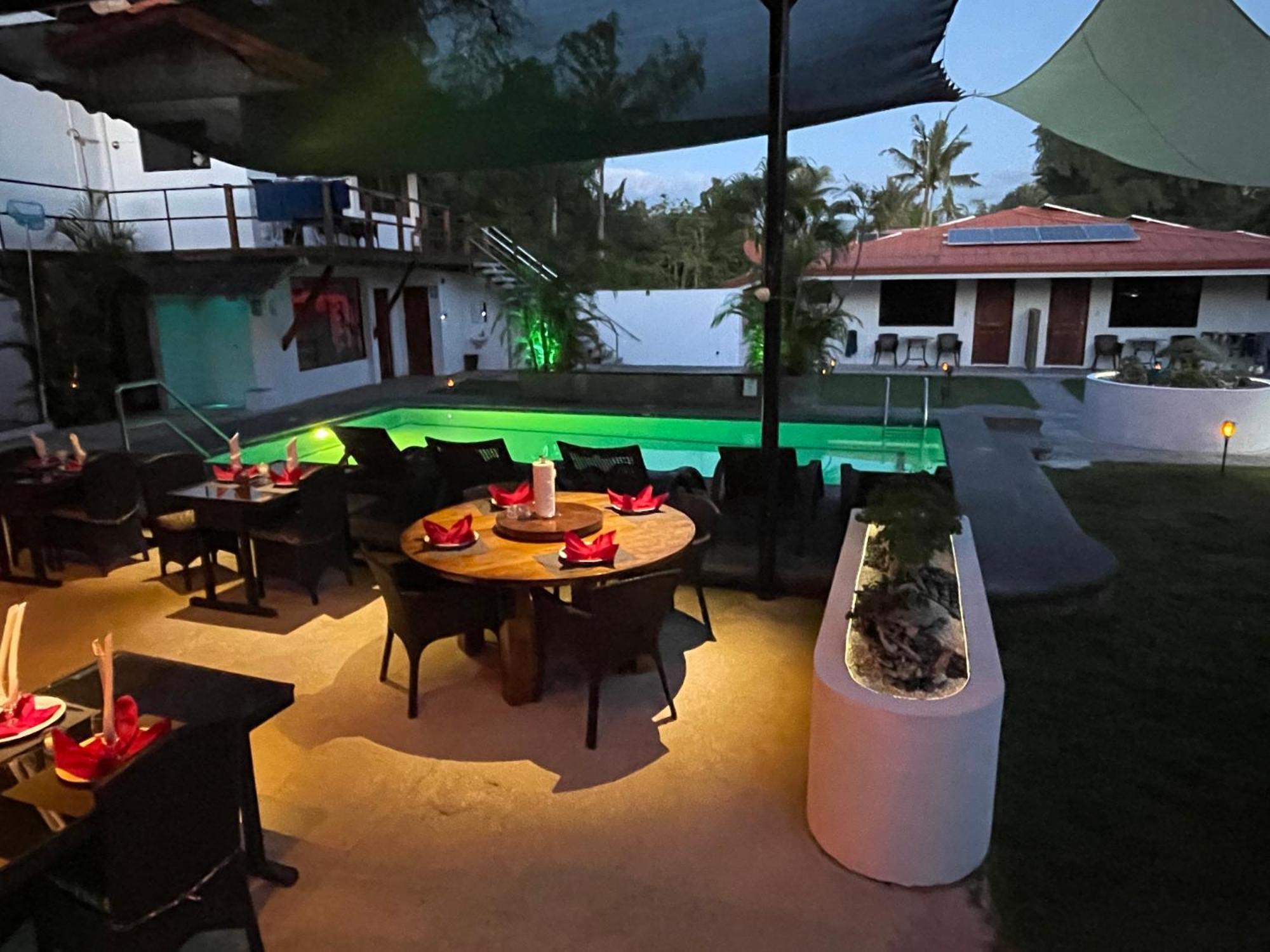 Parrot Resort Moalboal Exterior photo