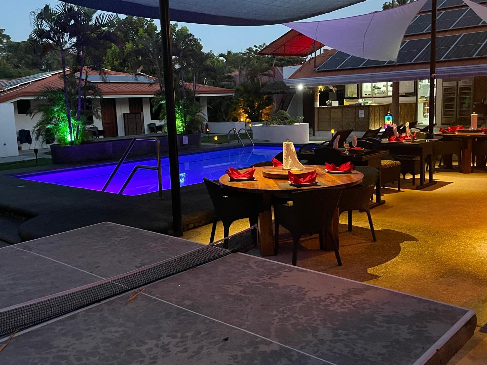 Parrot Resort Moalboal Exterior photo
