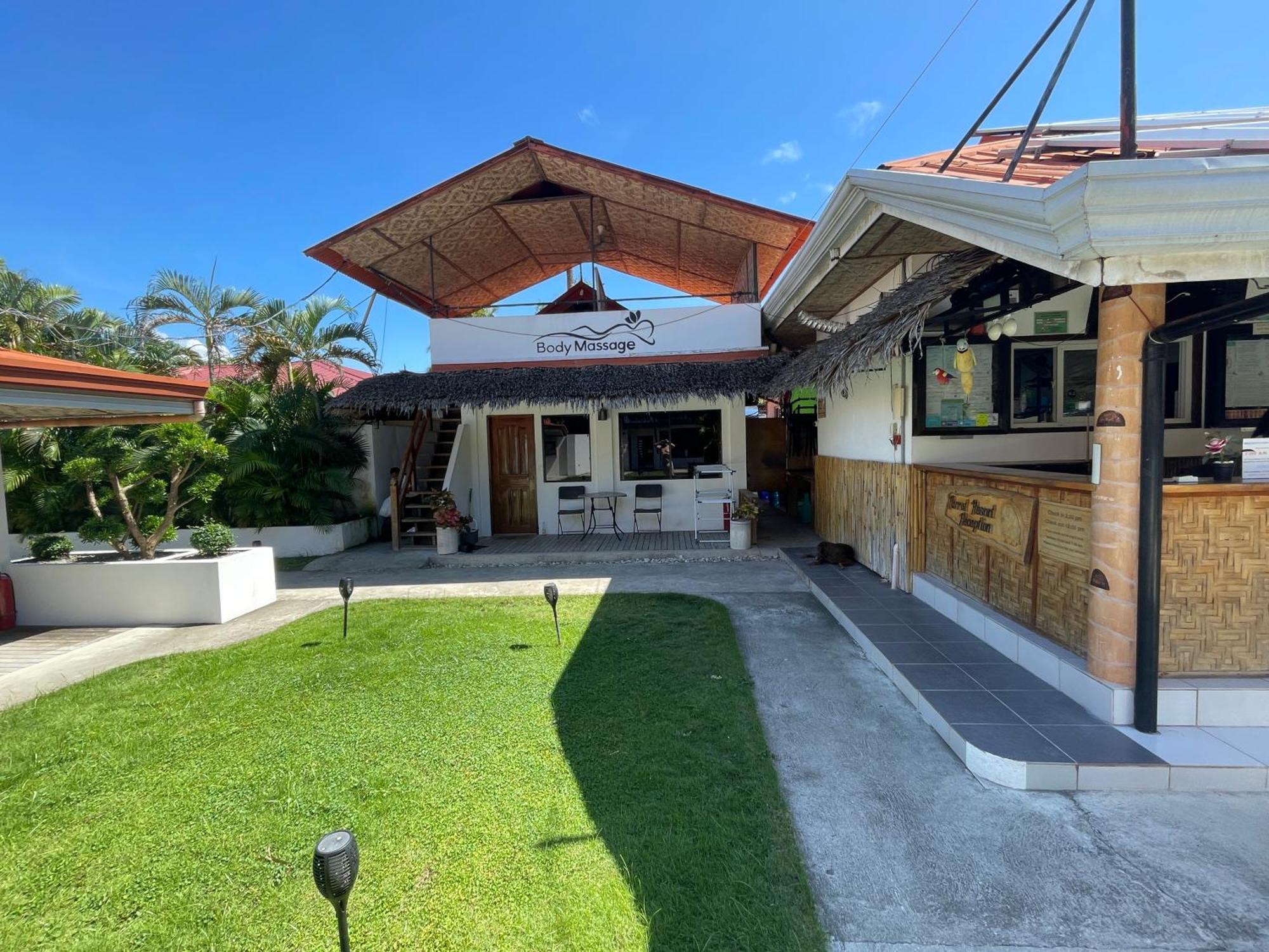Parrot Resort Moalboal Exterior photo