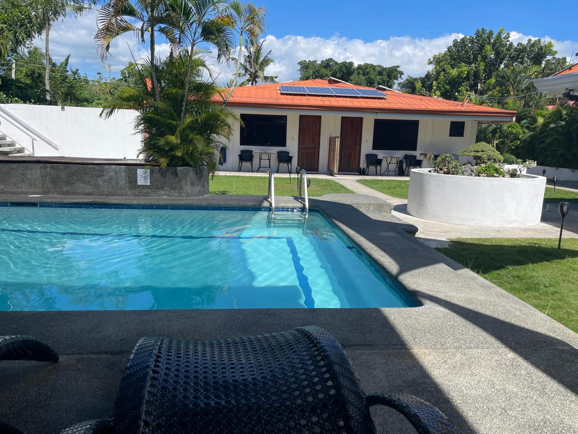 Parrot Resort Moalboal Exterior photo